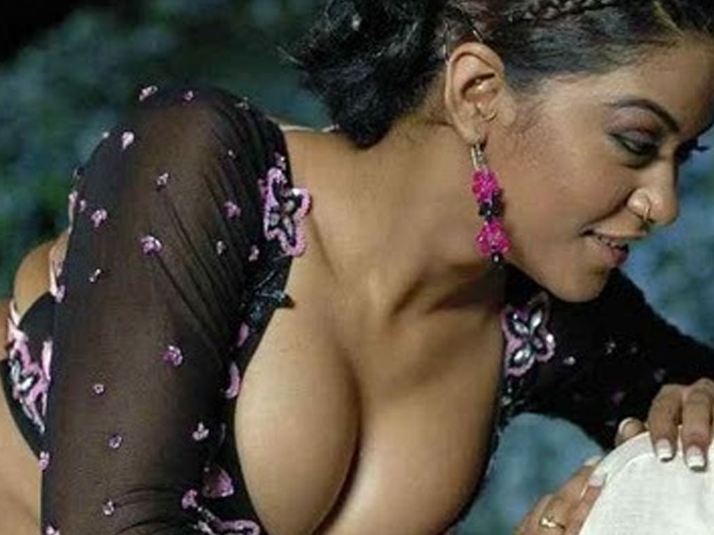 Mumaith-Khan-hot-HD-Wallpapers
