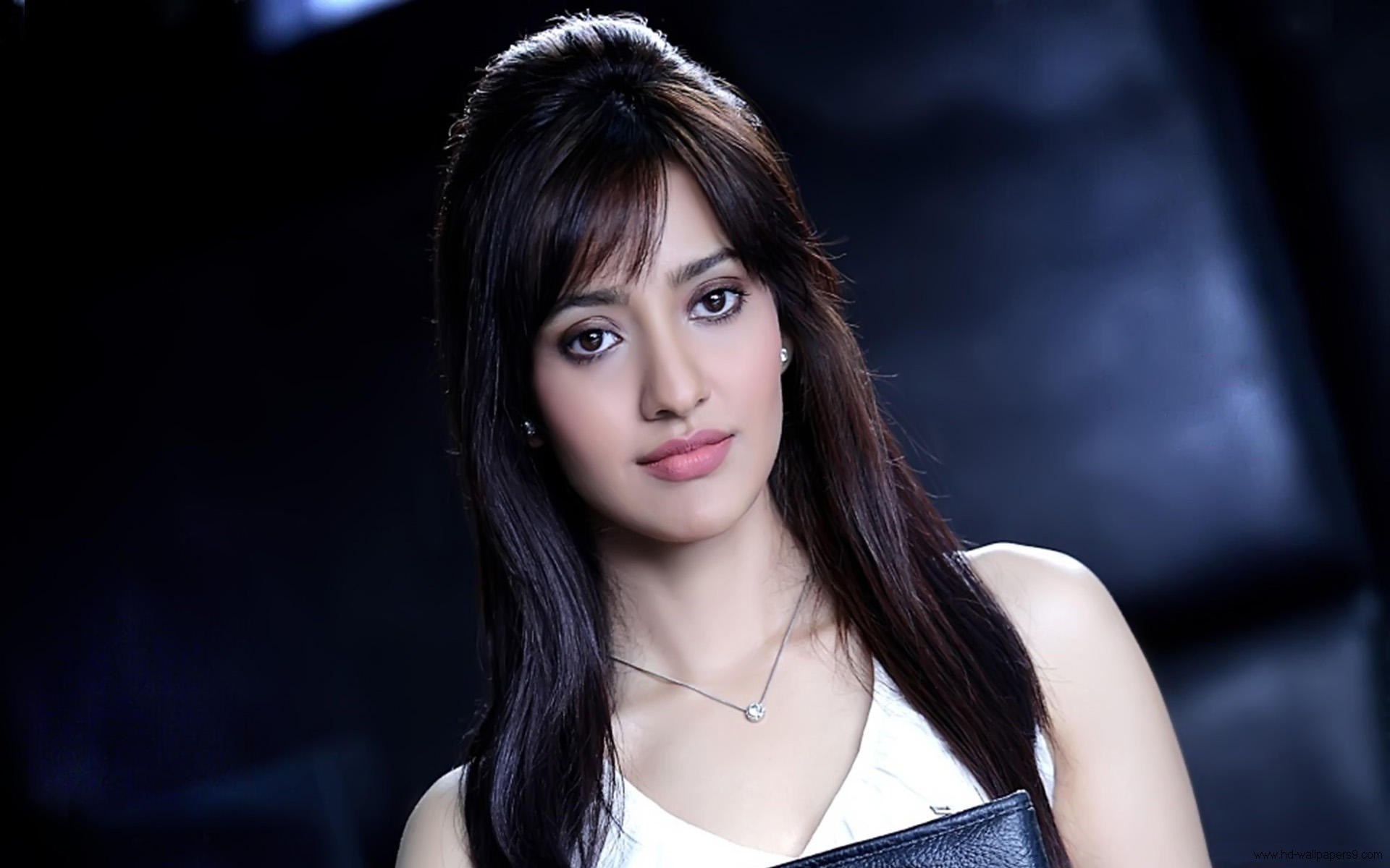 namrata-shirodkar-4k-wallpaper
