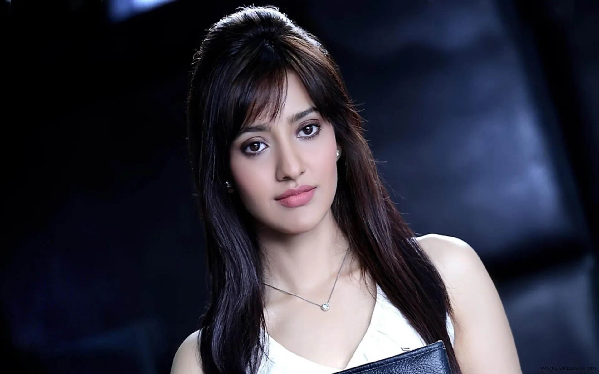 namrata shirodkar 4k wallpaper