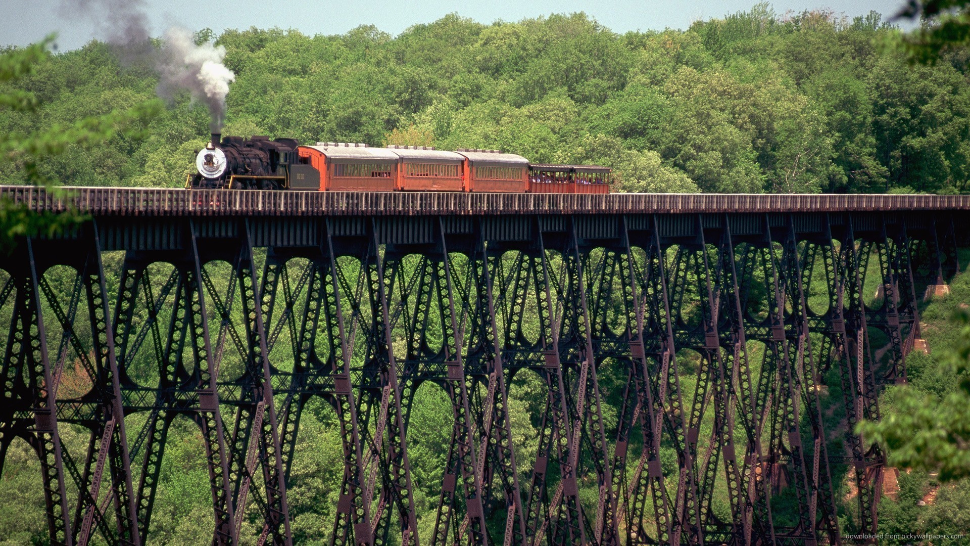 old-train-on-an-old-bridge