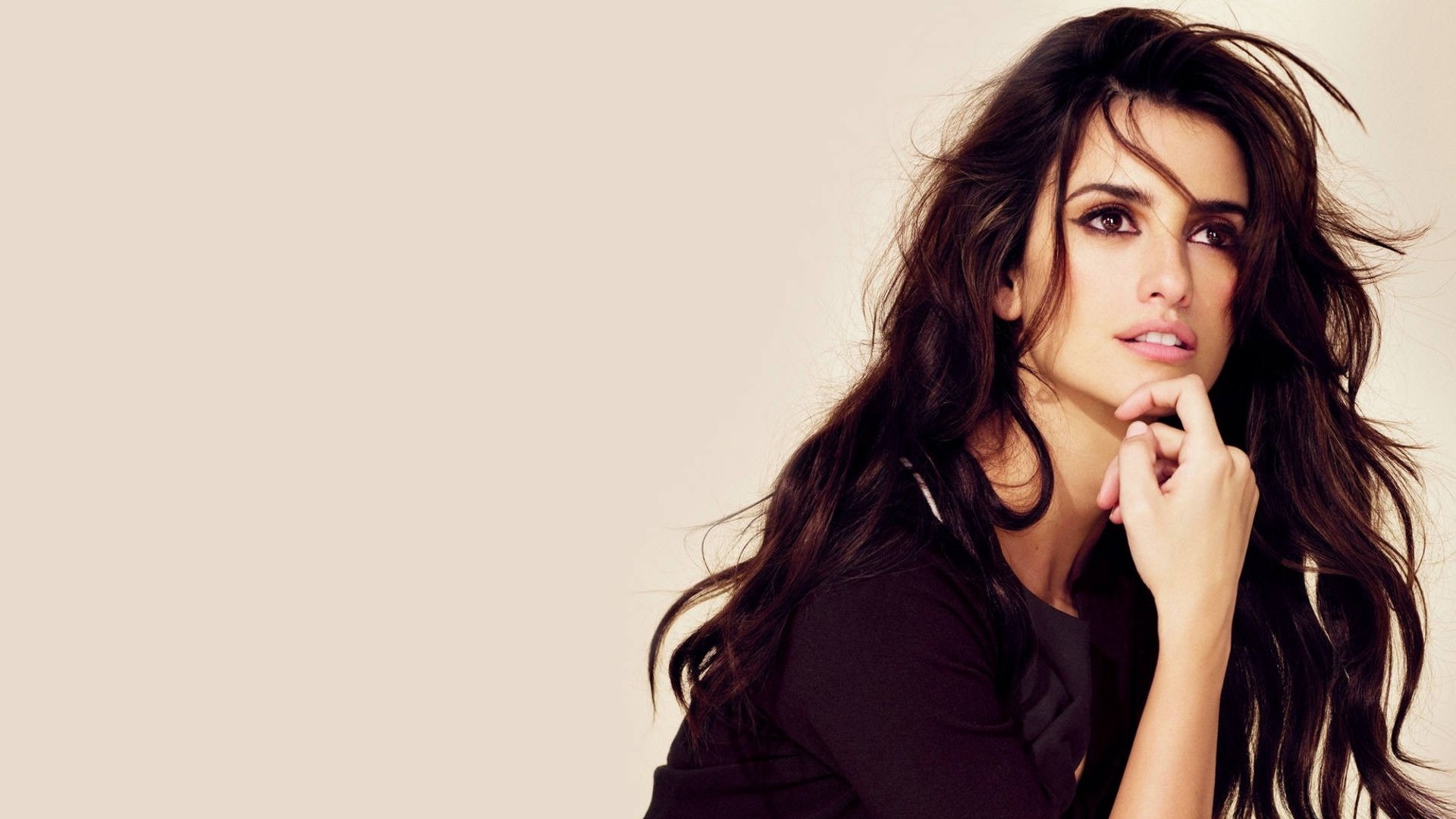 penelope_cruz_brunette_girl_photo_shoot