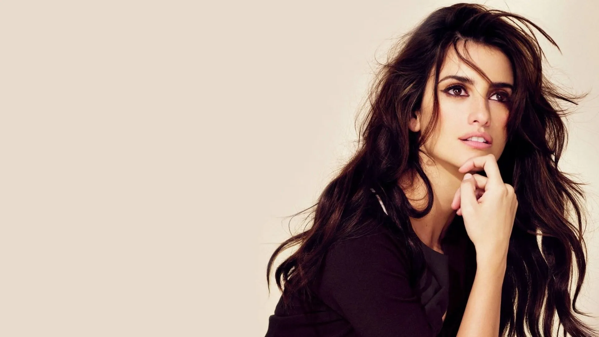 penelope cruz brunette girl photo shoot