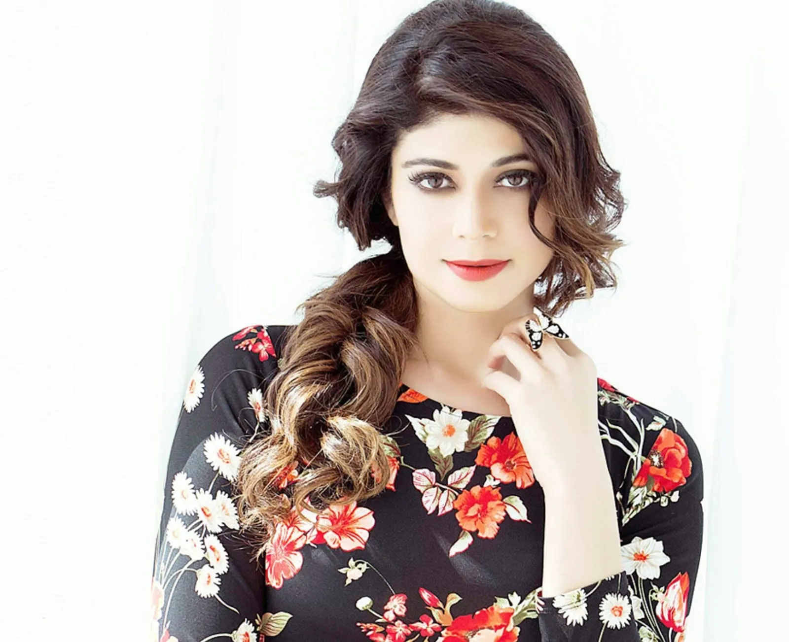 pooja batra hd wallpaper