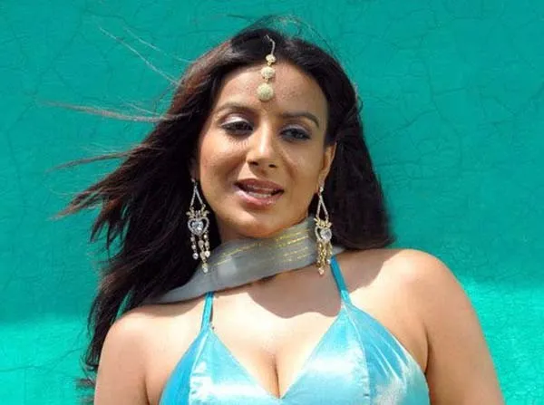 pooja gandhi cute face