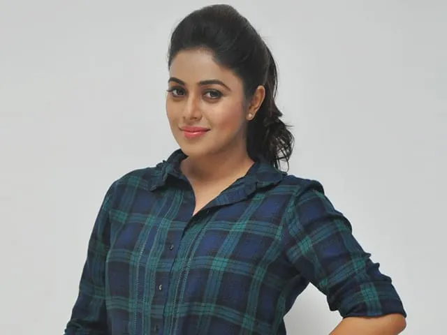 poorna latest1 pics