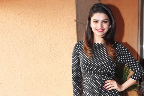prachi-desai-hot-looking-hd-wallpapers-p80X-480x320