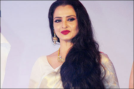 Rekha-at-iifa-awards