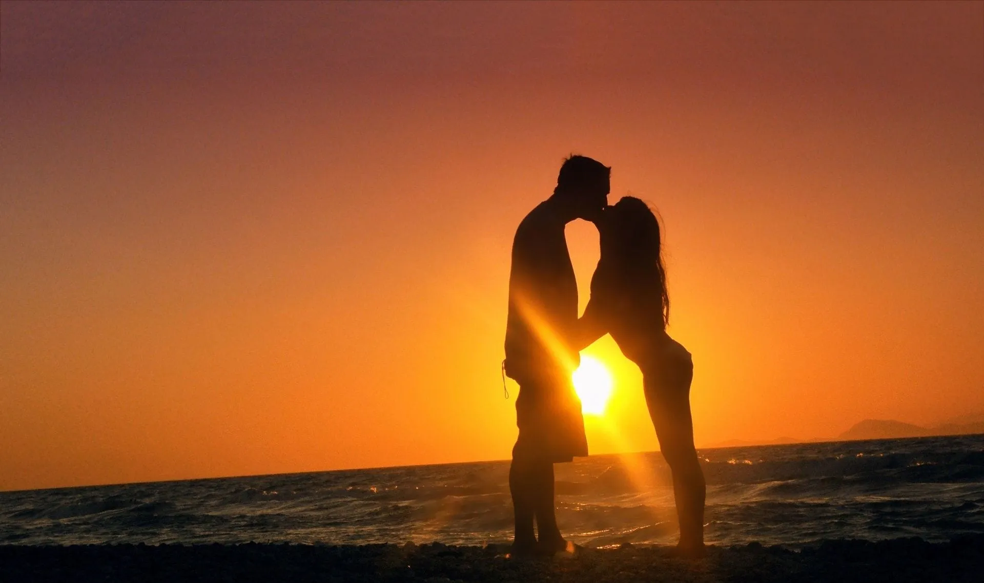 romantic kiss sunset sun sea cute couple scenery silhouette hd wallpaper
