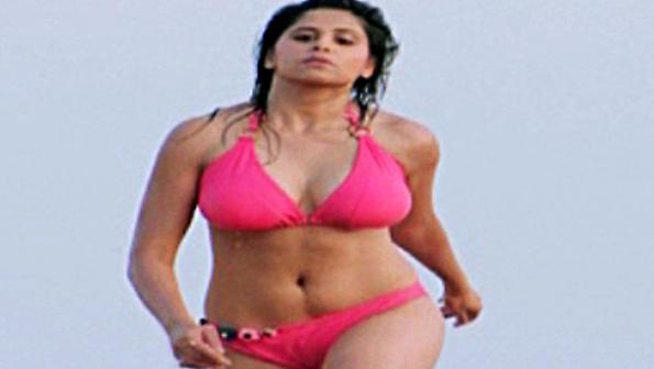 sai_tamhankar_bikini_no_entry_mazaindia.com