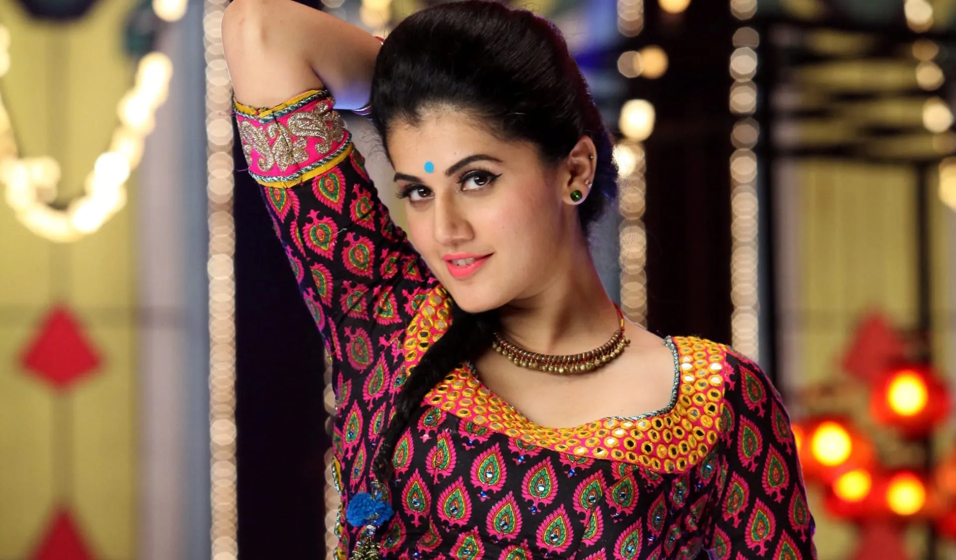 tapsee pannu wide wallpapers