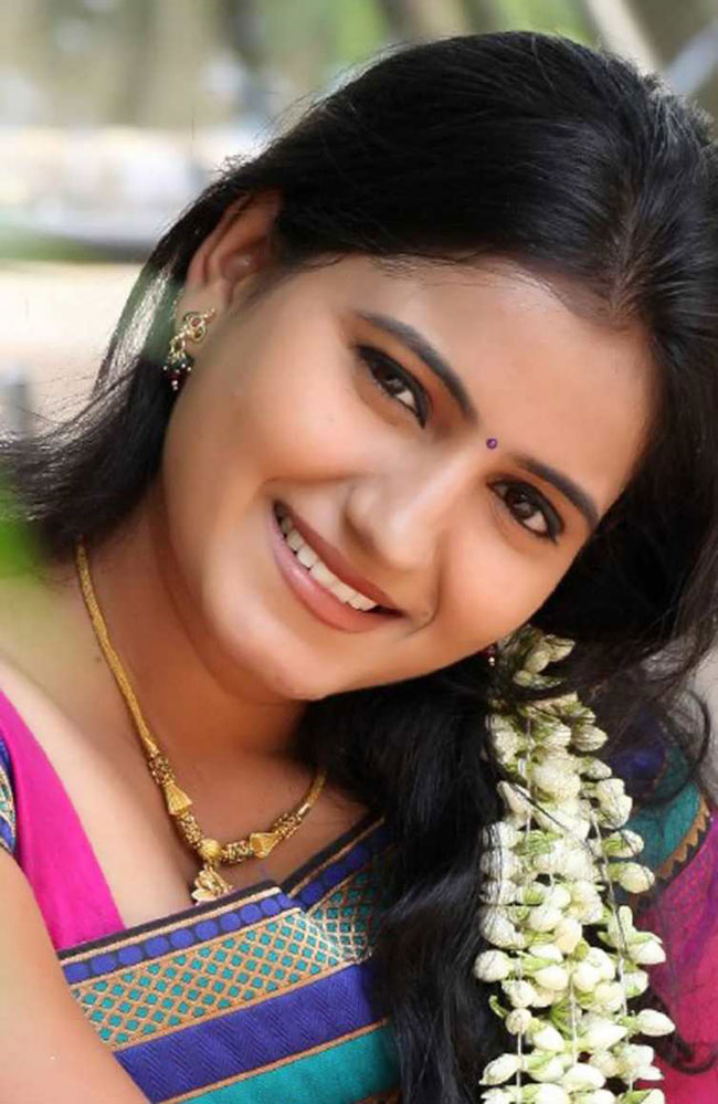 telugu actress tanusha cute pics