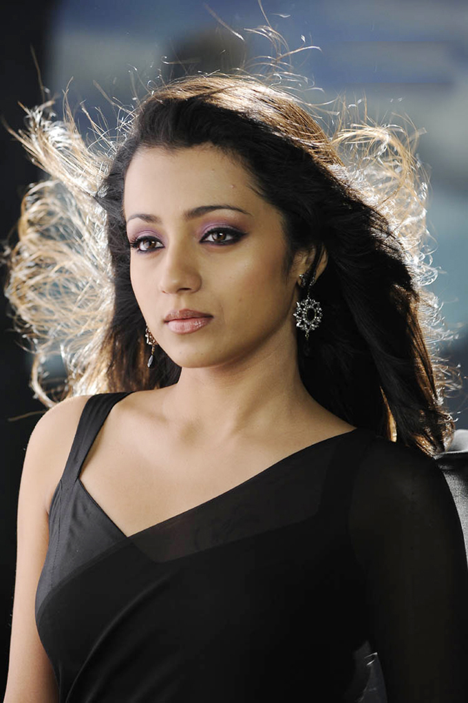 trisha in black saree