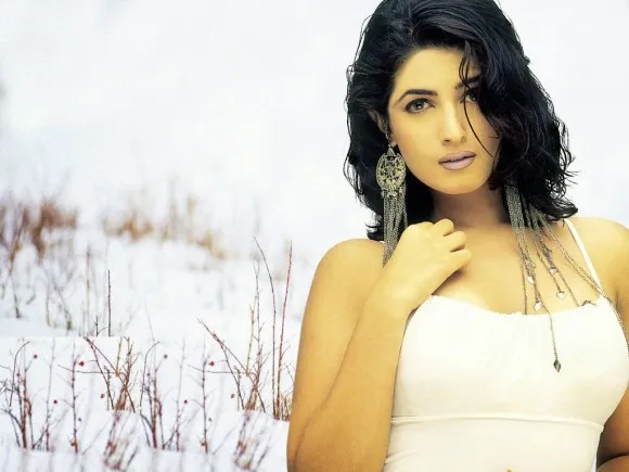 twinkle khanna hot hd wallpapers 580x435